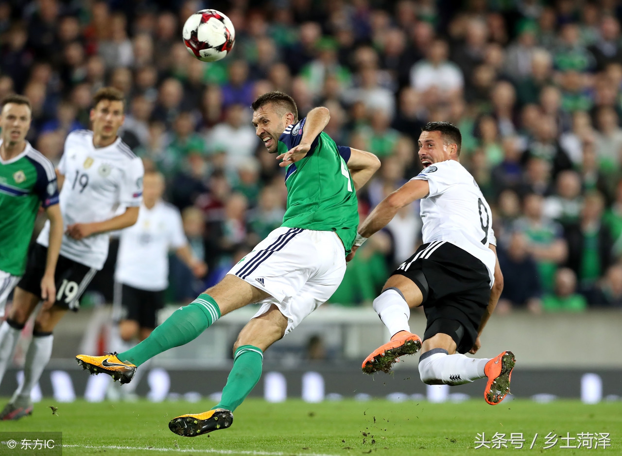 欧冠决赛用球谍照：包含白+深紫，灵感来自举办城市布达佩斯（欧冠决赛用球曝光：白+深紫配色，灵感源于主办城市布达佩斯）